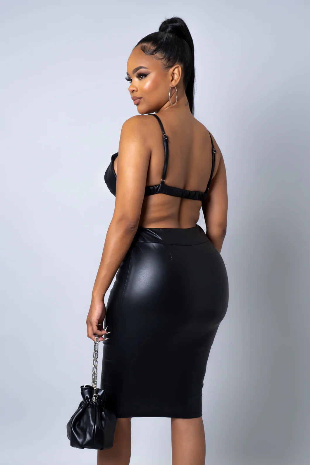 The Headliner Vegan Leather Midi Skirt Set (BLACK )SimplyDerri
Keep it cute and classy with Our Headliner Vegan Leather Midi Skirt Set. Featuring a midi skirt and matching crop top made of soft vegan leather fabric; this outfitOutfit SetsHeadliner Vegan Leather Midi Skirt Set (BLACK )